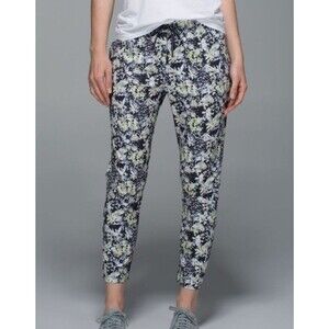 Lululemon Size 6 Jet Crop Pants Multicolor Floral